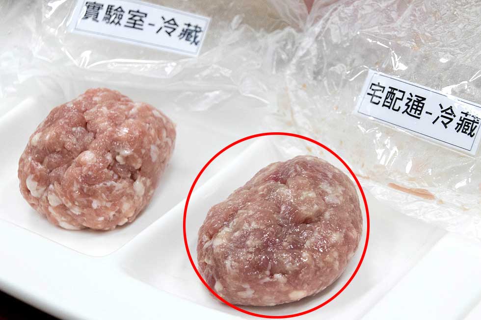 右邊紅色圈起來的是經來回運送的冷藏肉品狀況，左邊則是同批放在實驗室裡的冷藏肉狀況。